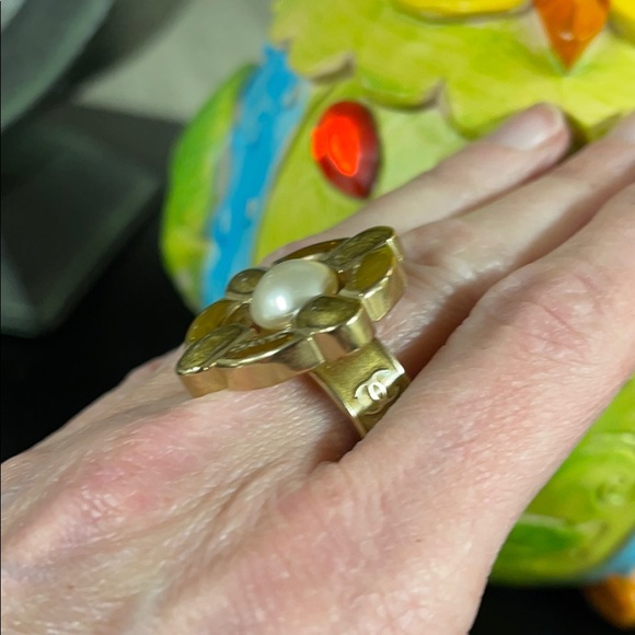 WOW POSHMARK - Authentic CHANEL Supermodel Showstopper Golden Pearl Ring - Picture 11 of 16